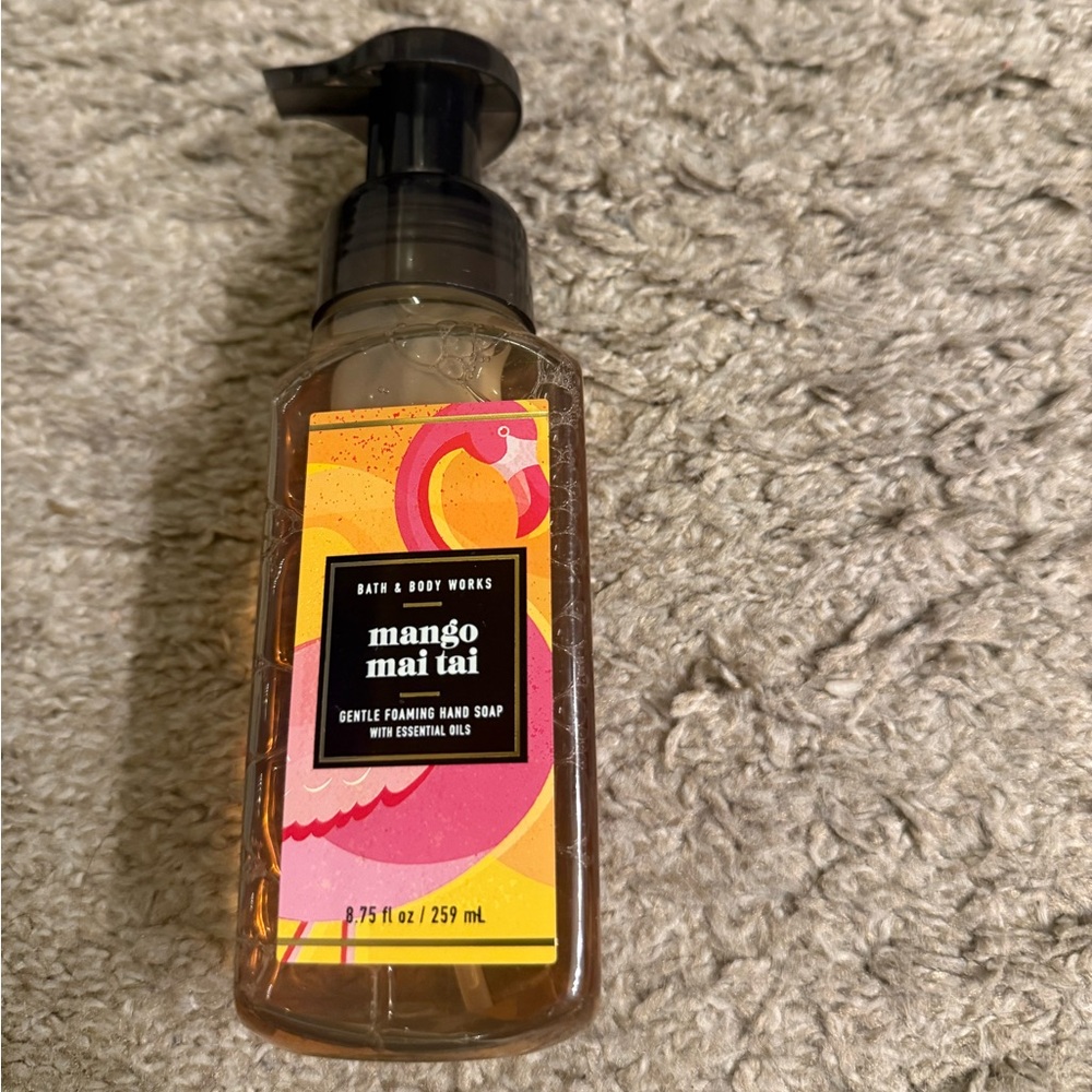 Bath & Body Works Mango Mai Tai Fruity Gentle & Clean Foaming Hand Soap